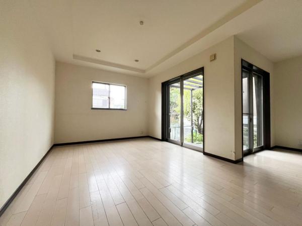 小平市花小金井5丁目　中古一戸建て リビング