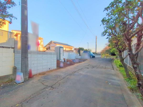 和光市白子3丁目　新築一戸建て 前面道路含む現地写真