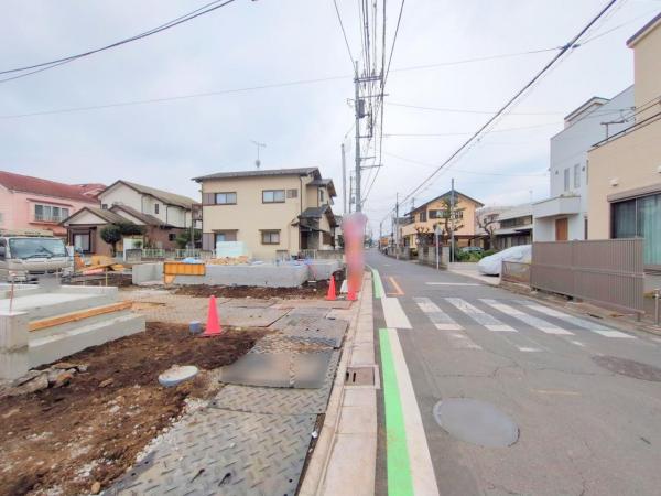 所沢市小手指元町2丁目　新築一戸建て 前面道路含む現地写真
