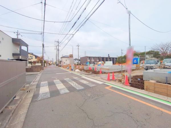 所沢市小手指元町2丁目　新築一戸建て 前面道路含む現地写真