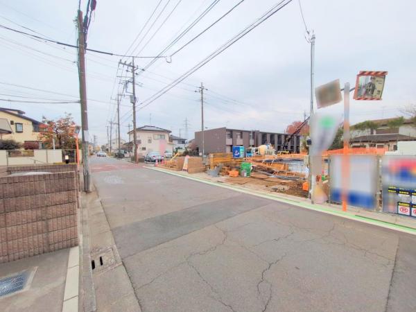 所沢市小手指元町2丁目　新築一戸建て 前面道路含む現地写真
