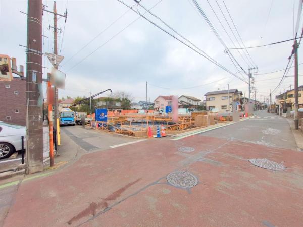 所沢市小手指元町2丁目　新築一戸建て 前面道路含む現地写真