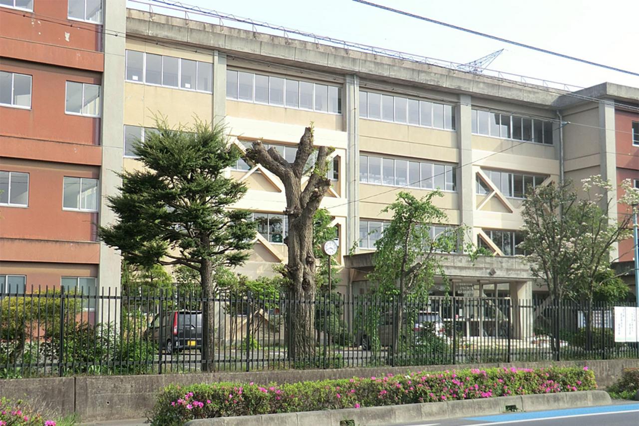 鶴ヶ島市立藤中学校