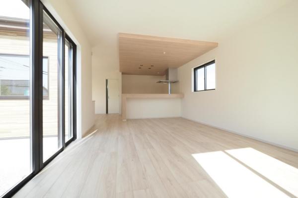 【LDK24.5帖！WIC2×2】川越市山田　新築一戸建て リビングダイニング