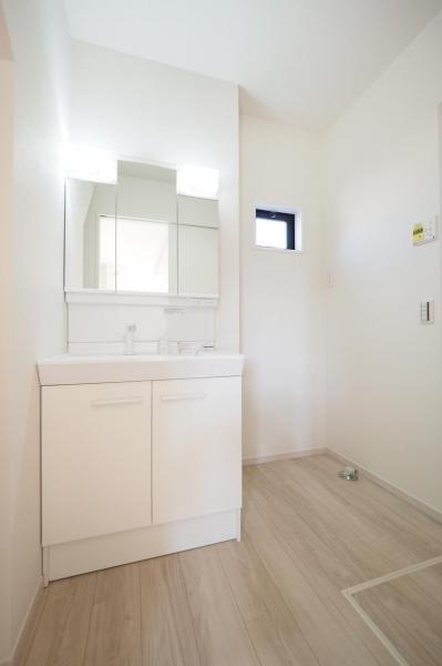 【LDK24.5帖！WIC2×2】川越市山田　新築一戸建て 洗面化粧台