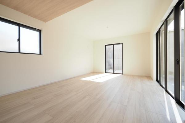 【LDK24.5帖！WIC2×2】川越市山田　新築一戸建て リビングダイニング