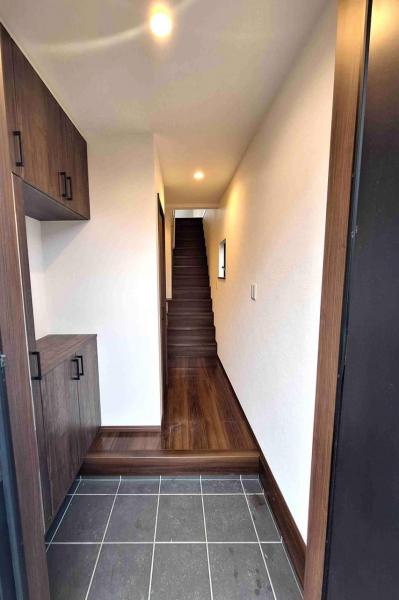 鶴ヶ島市下新田　中古一戸建て 玄関