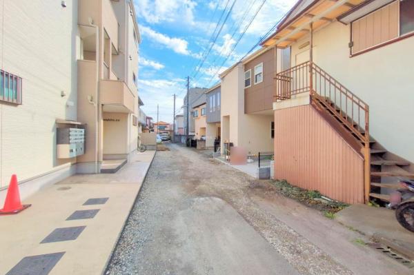 所沢市西所沢2丁目　新築一戸建て 前面道路含む現地写真