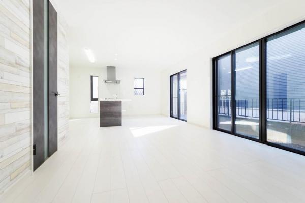 所沢市北中1丁目　新築一戸建て リビングダイニング