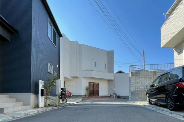 所沢市山口　中古一戸建て 前面道路含む現地写真