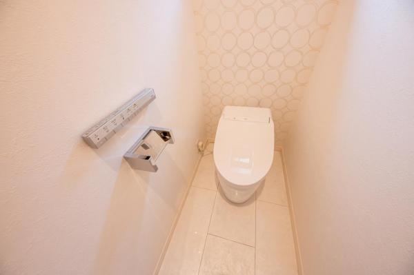 【売主物件／LDK18帖超！／ルーフバルコニー】　東久留米市本町4丁目　中古一戸建て トイレ