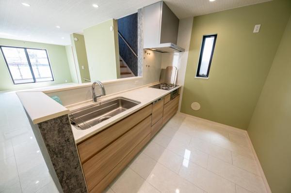 【売主物件／LDK18帖超！／ルーフバルコニー】　東久留米市本町4丁目　中古一戸建て キッチン