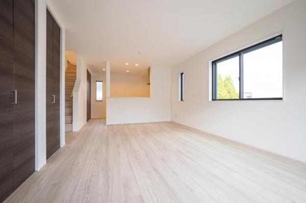 飯能市中居　新築戸建 リビングダイニング