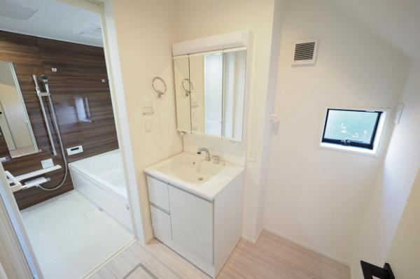 ～早春感謝！価格変更物件～　新座市北野3丁目　新築一戸建て 洗面化粧台