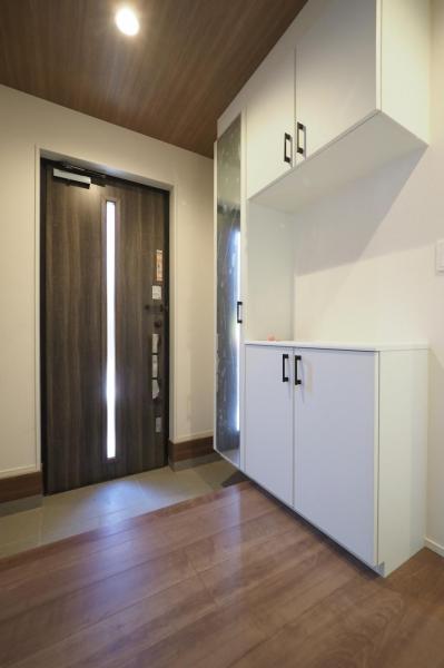 ～早春感謝！価格変更物件～　新座市北野3丁目　新築一戸建て 玄関