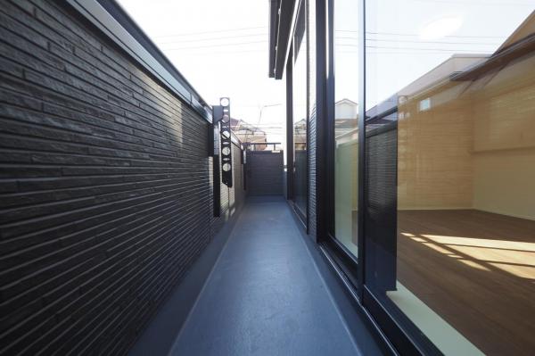 ～早春感謝！価格変更物件～　新座市北野3丁目　新築一戸建て バルコニー