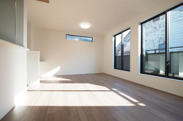 ～早春感謝！価格変更物件～　新座市北野3丁目　新築一戸建て リビング