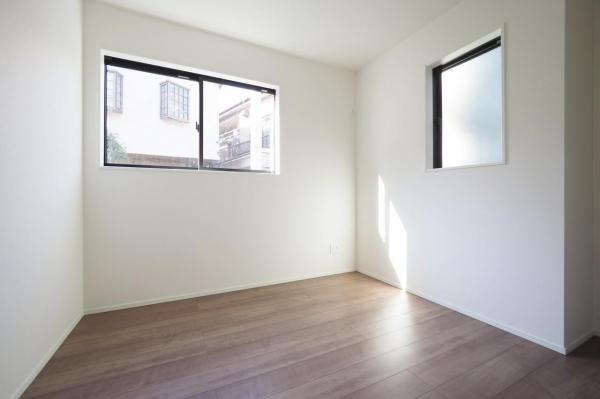 ～早春感謝！価格変更物件～　新座市北野3丁目　新築一戸建て 洋室