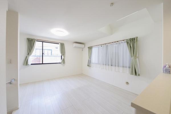 【住協小手指支店のお預かり物件】川口市北園町 築浅中古一戸建て リビングダイニング