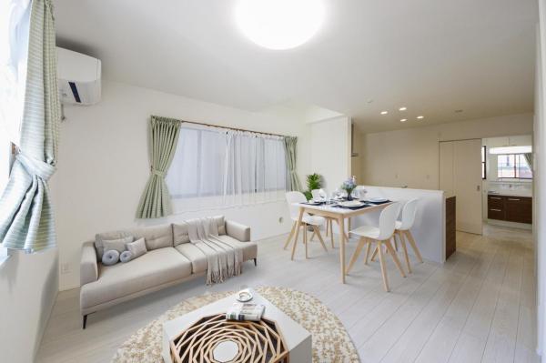 【住協小手指支店のお預かり物件】川口市北園町 築浅中古一戸建て リビングダイニング