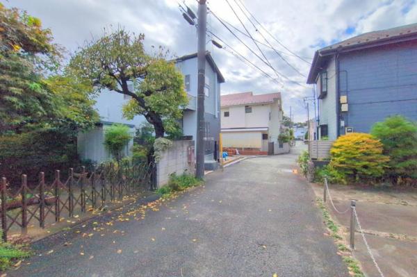 小金井市前原町1丁目　新築一戸建て 前面道路含む現地写真