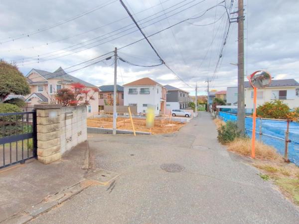 清瀬市野塩2丁目　新築一戸建て 前面道路含む現地写真