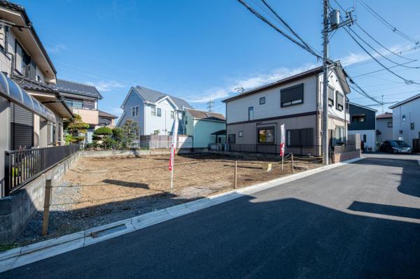 【売主物件／土地50坪超・整形地】グランシア飯能笠縫　―自由設計・セミオーダー住宅対応― 前面道路含む現地写真
