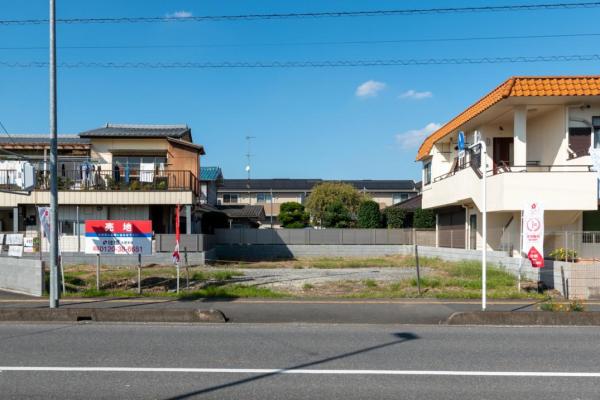 【住協のお預かり物件】飯能市双柳　建築条件なし土地 前面道路含む現地写真