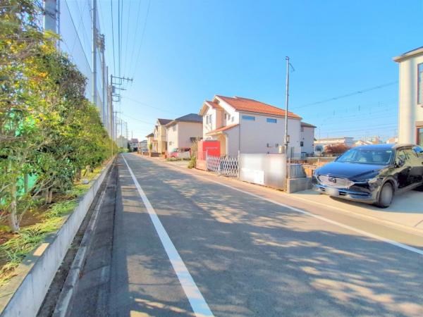 小平市小川町1丁目　新築一戸建て 前面道路含む現地写真