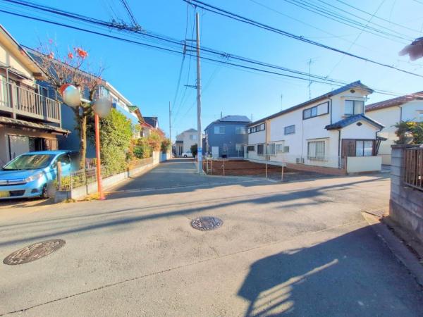 東村山市廻田町1丁目　新築一戸建て 前面道路含む現地写真