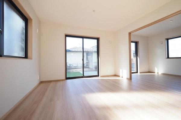 坂戸市西坂戸1丁目　新築一戸建て リビング