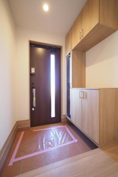 坂戸市西坂戸1丁目　新築一戸建て 玄関