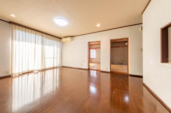 入間市大字仏子　中古一戸建て リビングダイニング