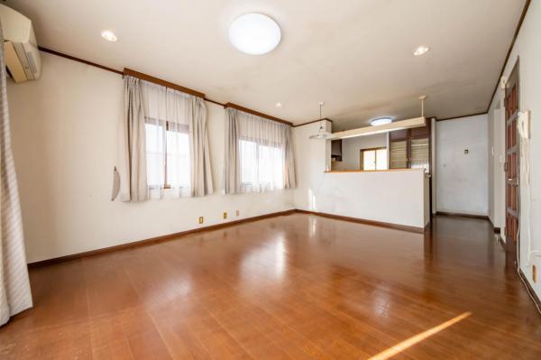 入間市大字仏子　中古一戸建て リビングダイニング