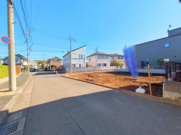 東久留米市氷川台1丁目　新築一戸建て 前面道路含む現地写真