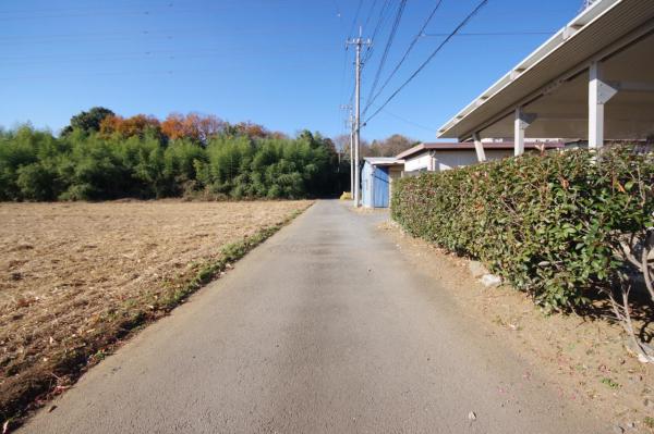 【89坪超／角地】川越市下広谷　中古一戸建て 前面道路含む現地写真