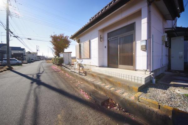 【89坪超／角地】川越市下広谷　中古一戸建て 前面道路含む現地写真