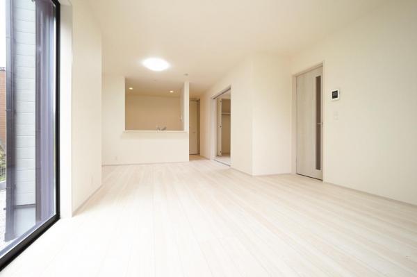 青梅市長淵　新築戸建 リビングダイニング