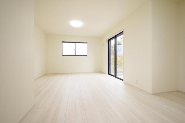 青梅市長淵　新築戸建 リビングダイニング