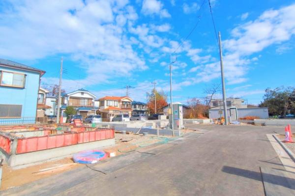新座市石神2丁目　新築一戸建て 前面道路含む現地写真