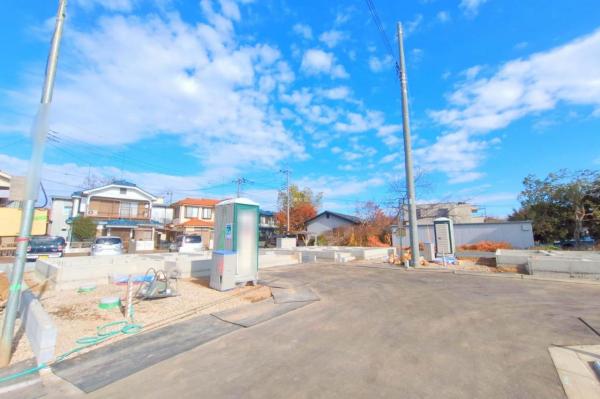 新座市石神2丁目　新築一戸建て 前面道路含む現地写真