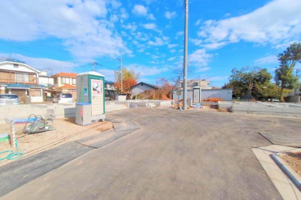 新座市石神2丁目　新築一戸建て 前面道路含む現地写真