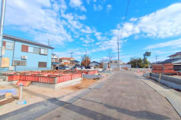 新座市石神2丁目　新築一戸建て 前面道路含む現地写真