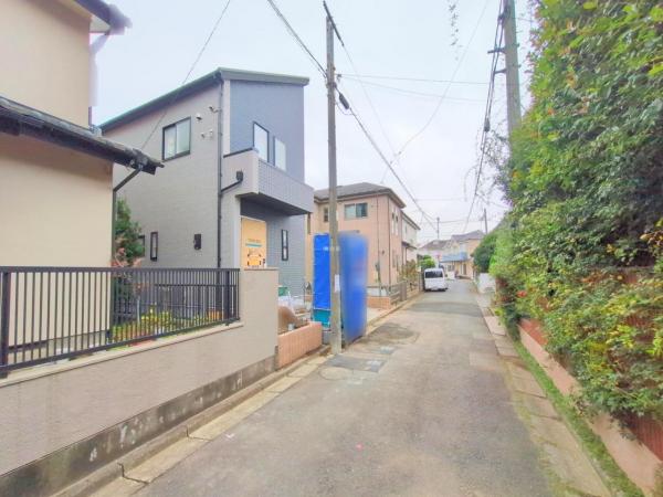 東久留米市氷川台2丁目　新築一戸建て 前面道路含む現地写真