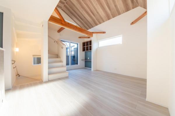 所沢市下安松　新築一戸建て リビングダイニング