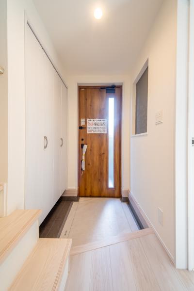 所沢市下安松　新築一戸建て 玄関