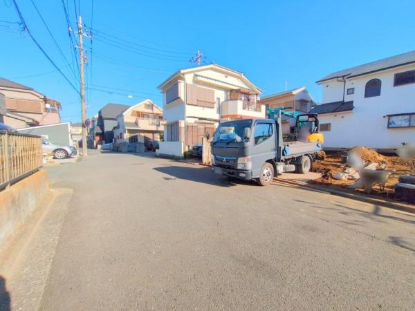 新座市野火止3丁目　新築一戸建て 前面道路含む現地写真