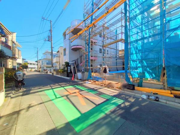 中野区江古田1丁目　新築一戸建て 前面道路含む現地写真