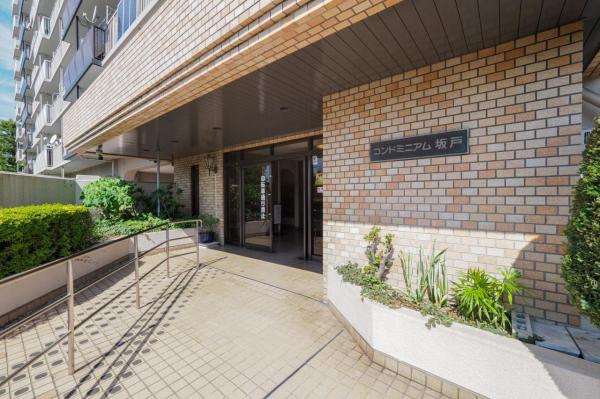 コンドミニアム坂戸　3階 エントランス（外）
