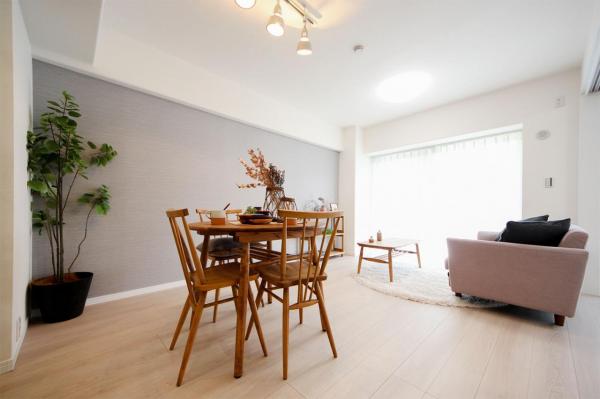 コスモ鶴瀬ステーションスクエア　1階 リビングダイニング